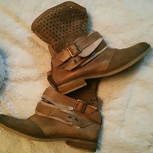 9.5 brown strappy booties by coconuts